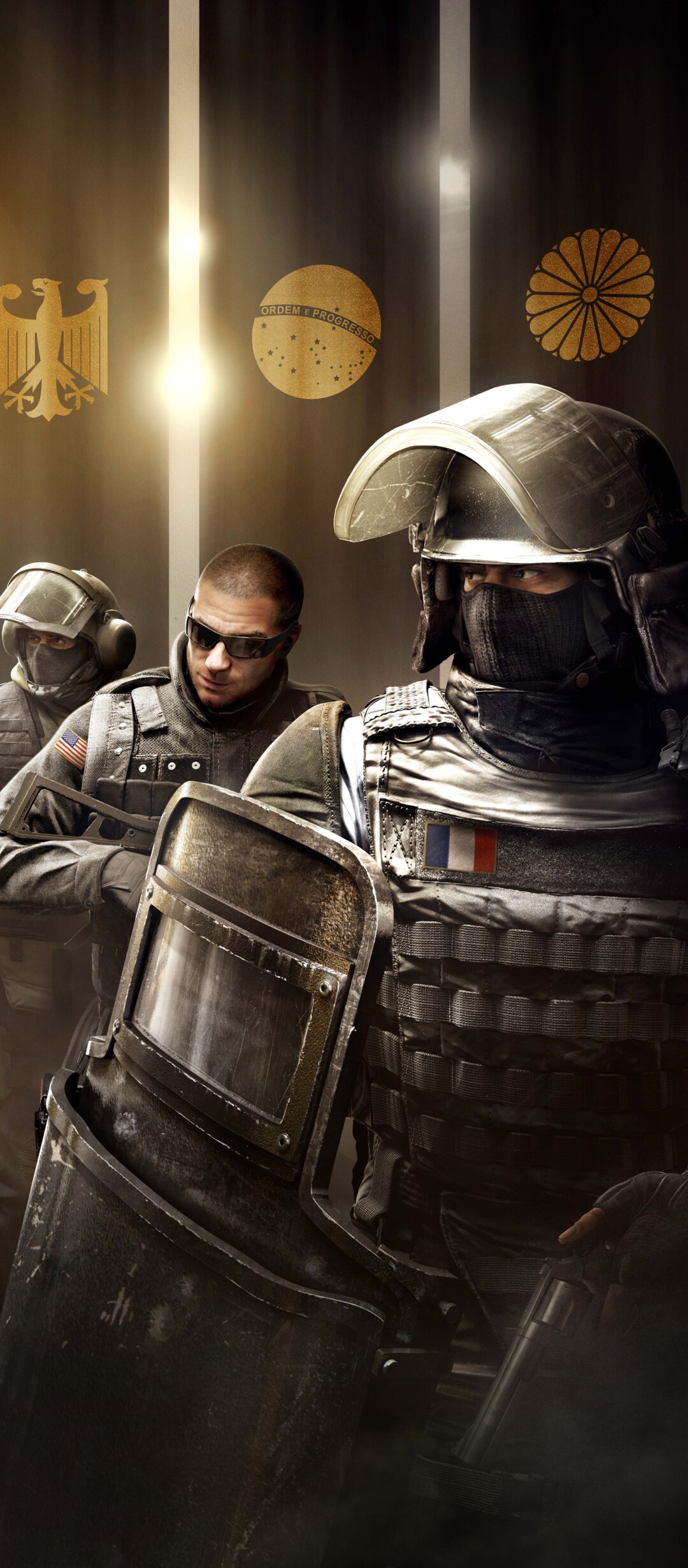 Un operatore tattico del videogioco Tom Clancy’s Rainbow Six Siege, equipaggiato con l’abbigliamento militare da combattimento e con un’arma in mano.