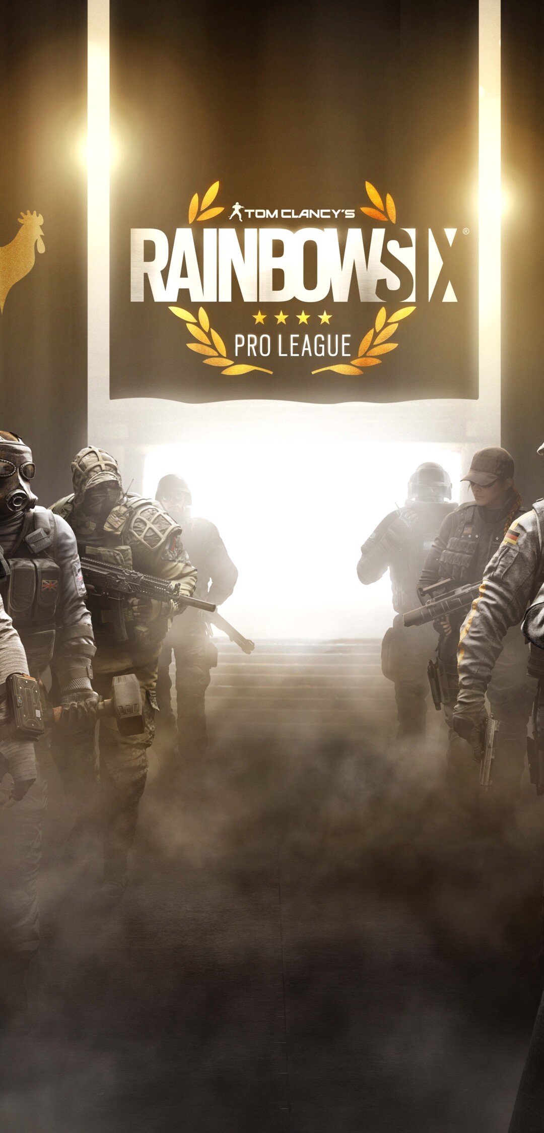Un operatore tattico del gioco Tom Clancy’s Rainbow Six Siege, equipaggiato con un’avanzata attrezzatura da combattimento e un elmetto.