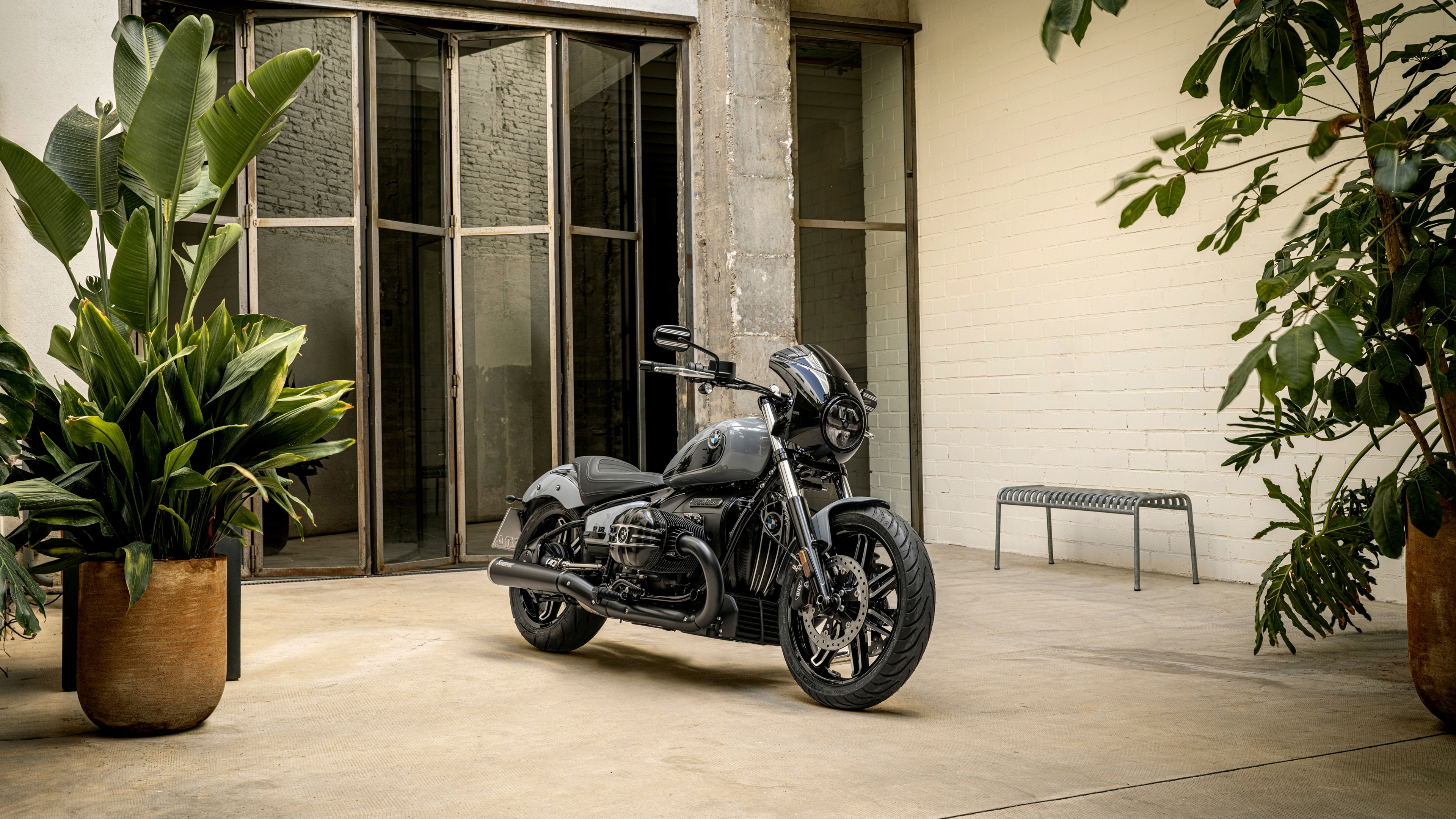 A high-resolution studio photograph of the 2025 BMW R 18 cruiser motorcycle parked indoors.