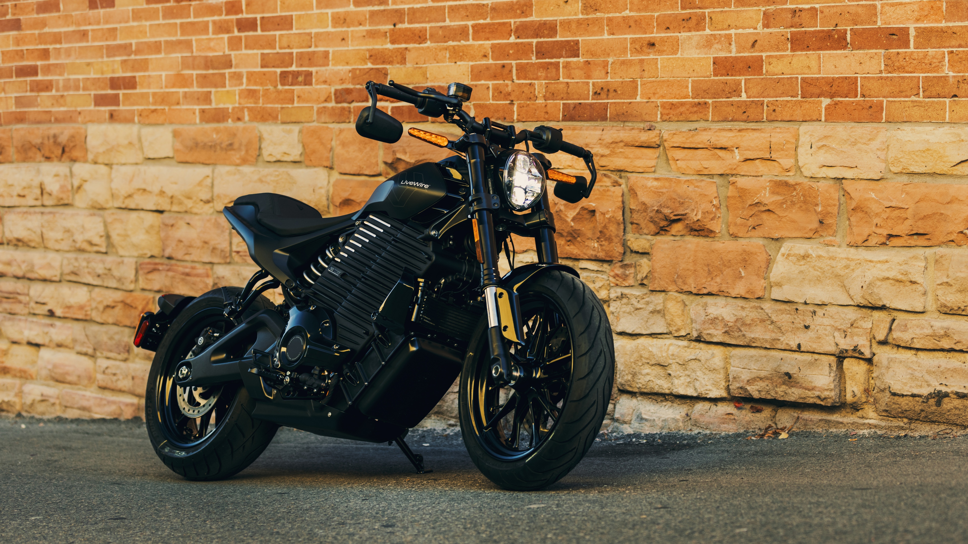 A stunning, high-detail shot of the 2025 Harley-Davidson LiveWire electric motorcycle featuring modern streamlined aesthetics.