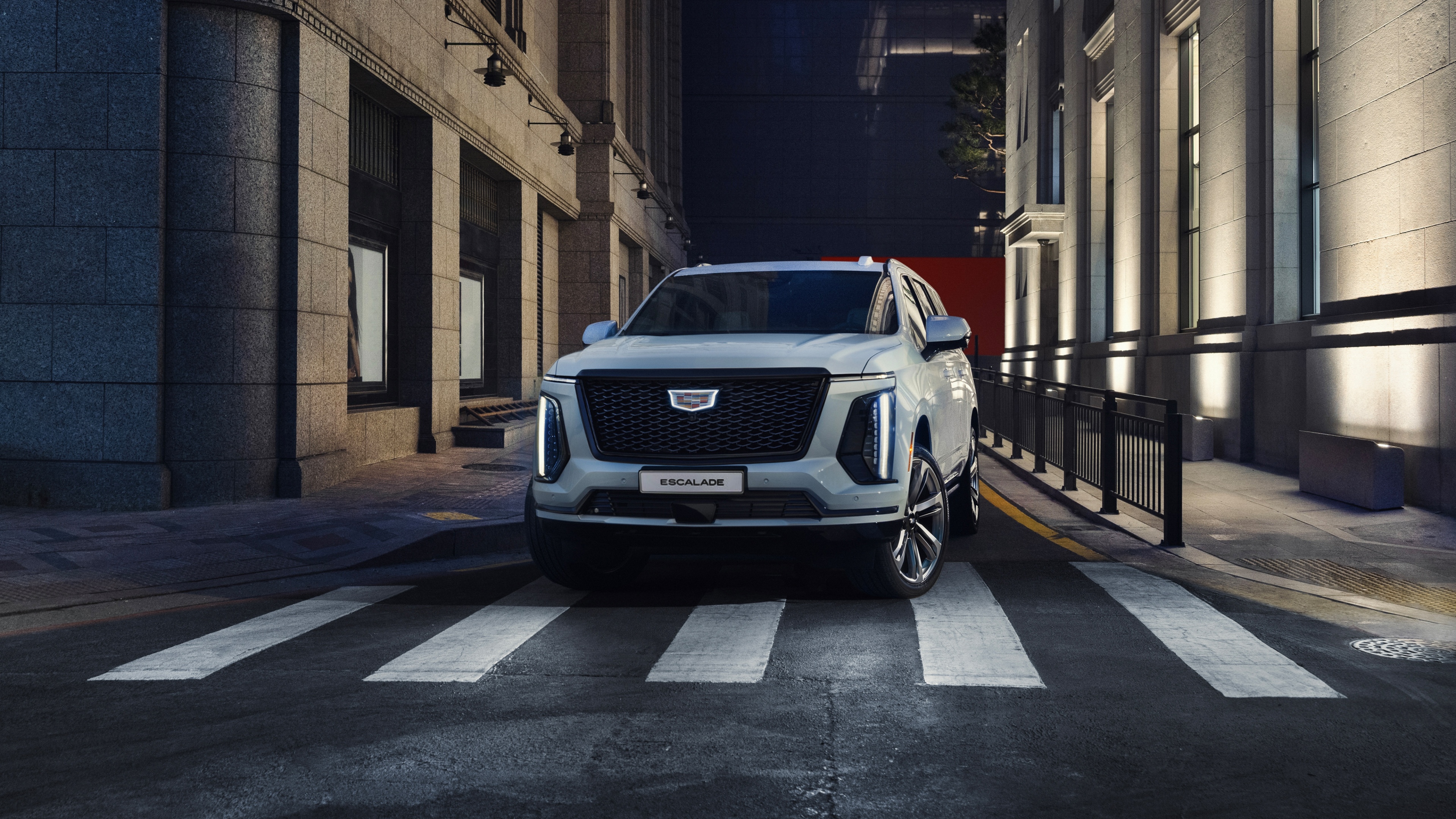 A high-resolution 5K rendering of a sleek and futuristic 2025 luxury SUV featuring modern aerodynamic contours.