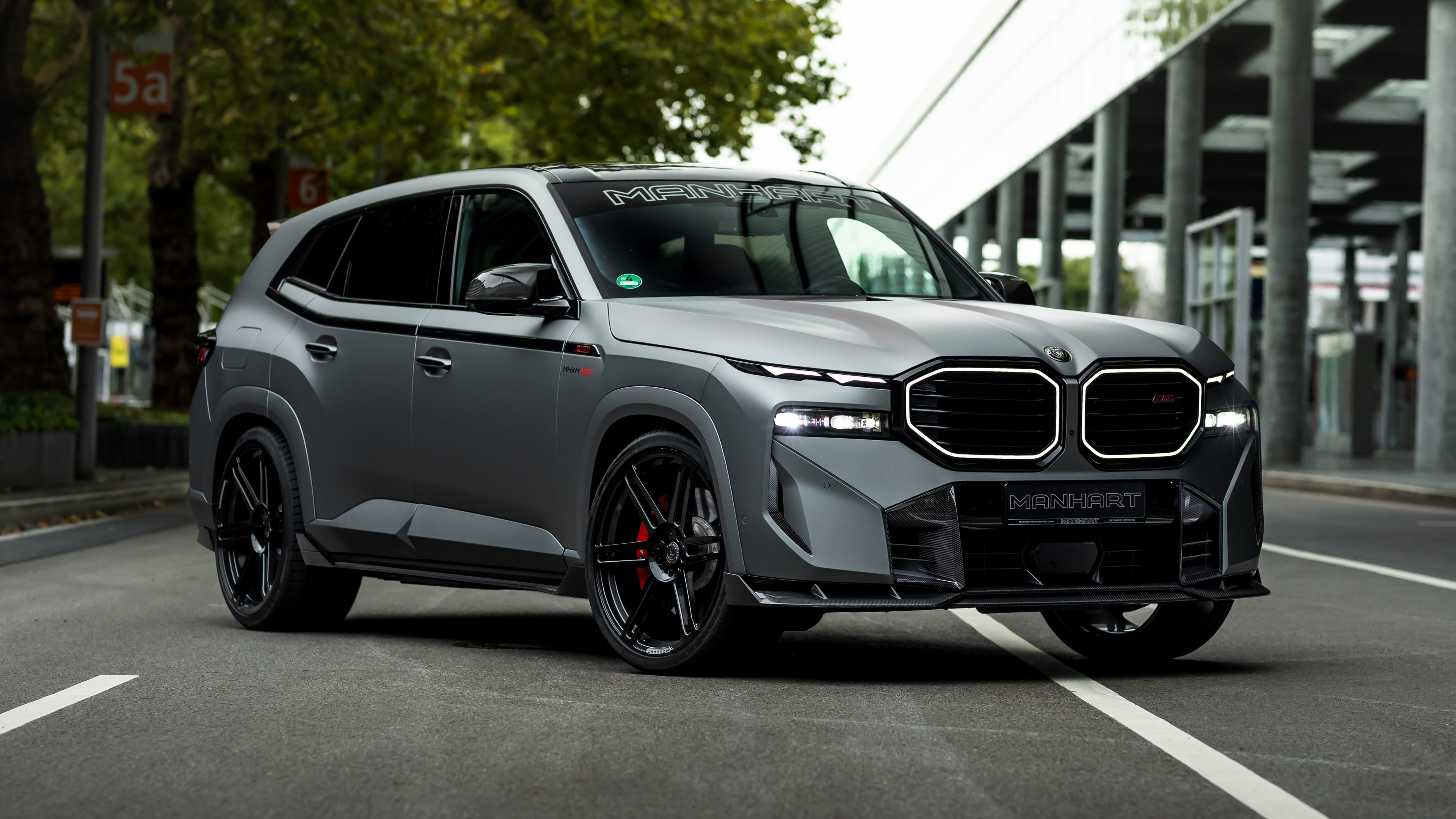 A high-resolution 5K shot of the BMW XM luxury performance SUV.