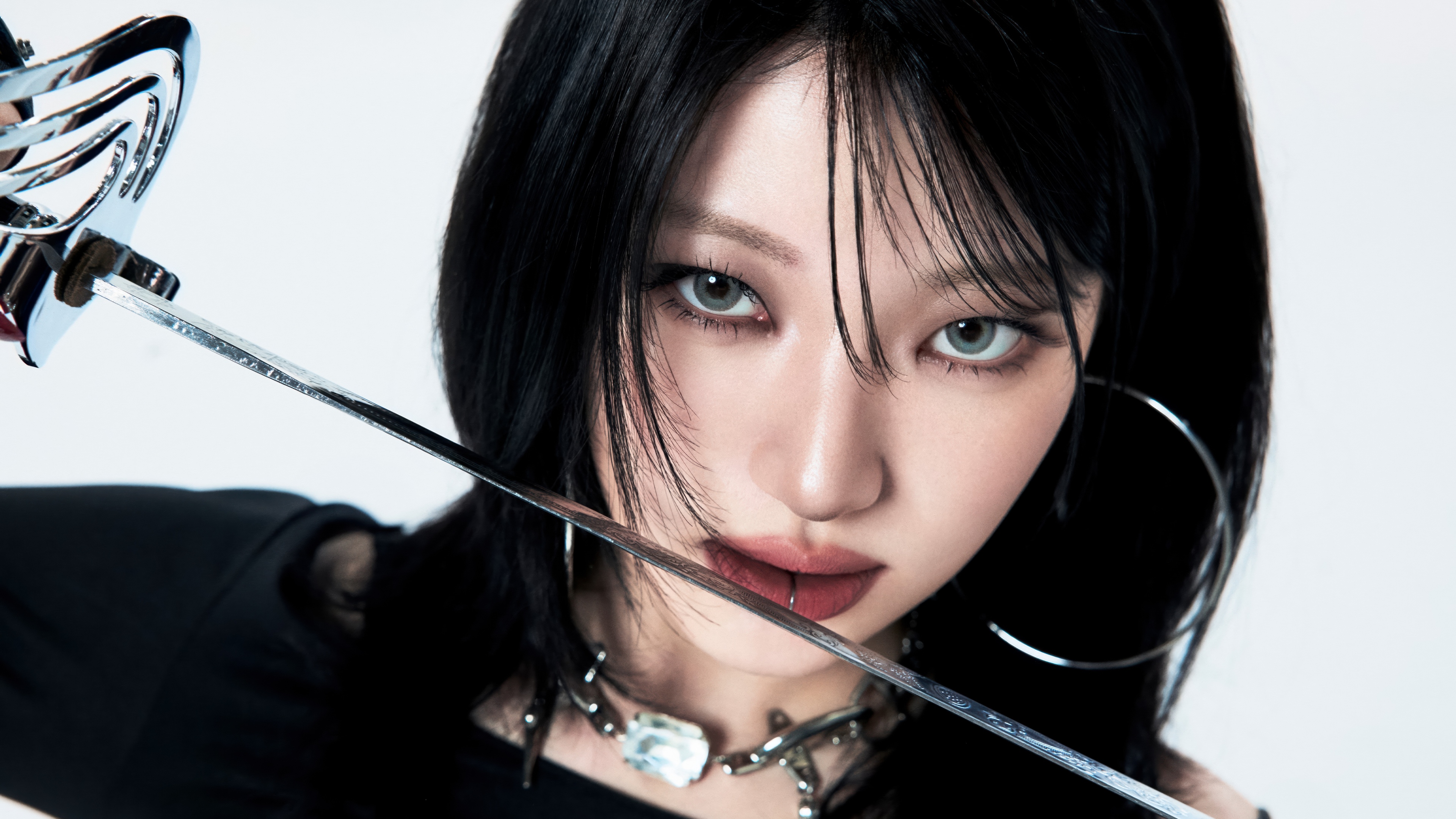 A high-resolution portrait of Moon Sua and Siyoon, members of the K-pop group tripleS.