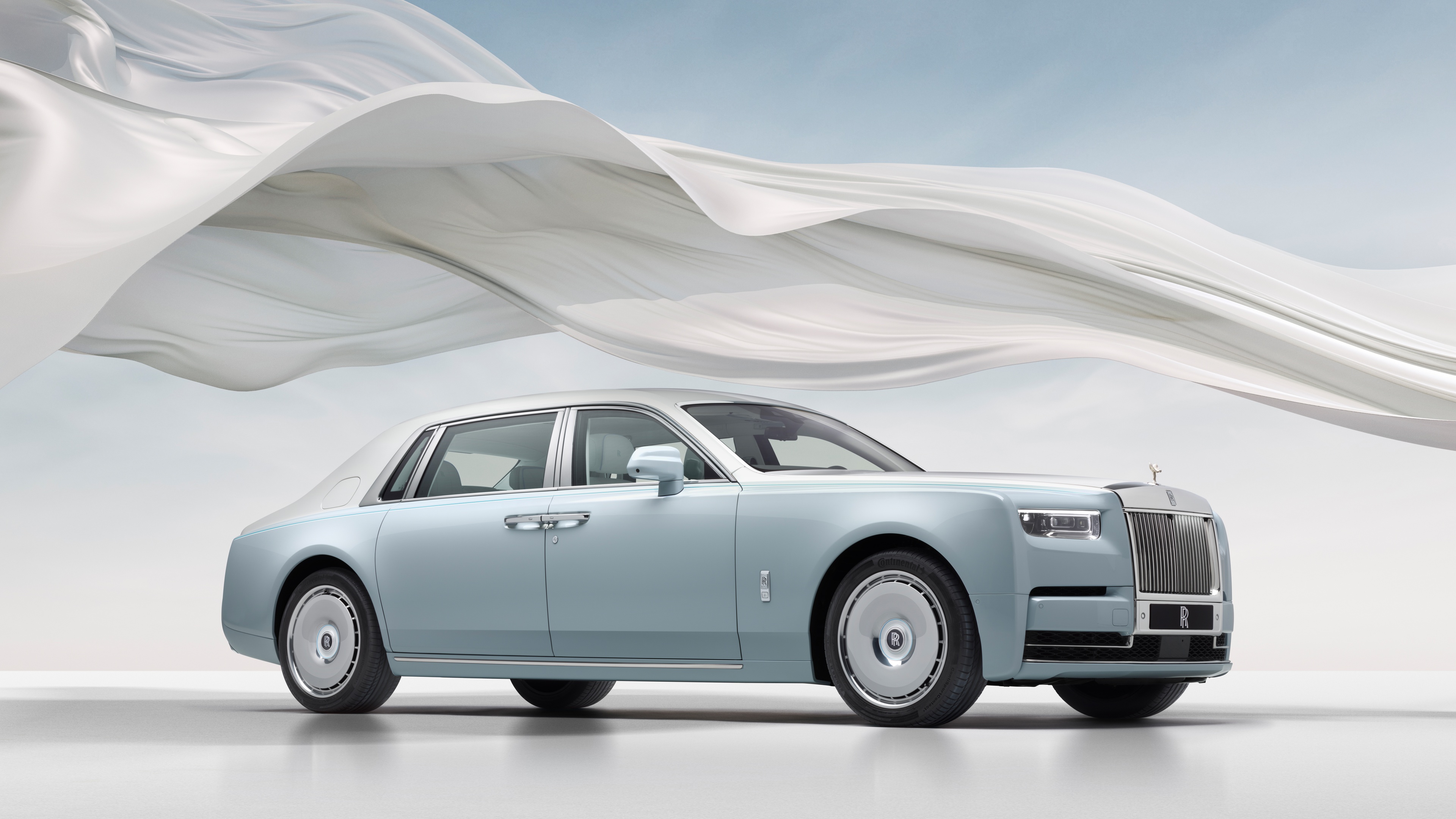 A high-detail, cinematic view of the 2025 Rolls-Royce Phantom luxury car.