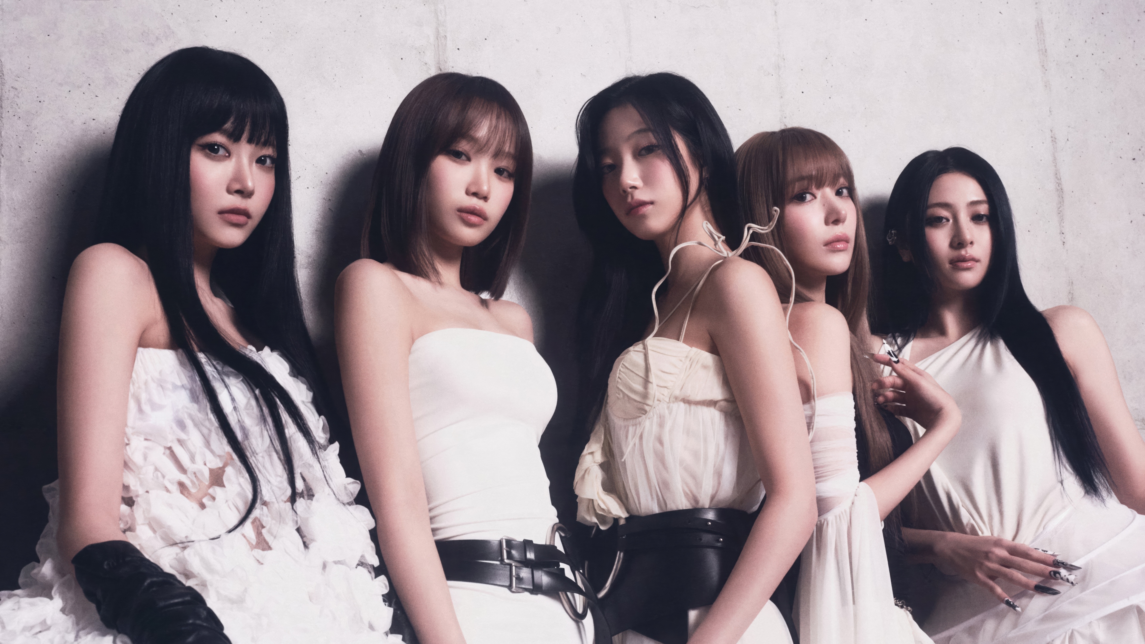 A group portrait of Le Sserafim members Sakura Miyawaki, Kim Chaewon, Huh Yunjin, Hong Eunchae, and Kazuha.