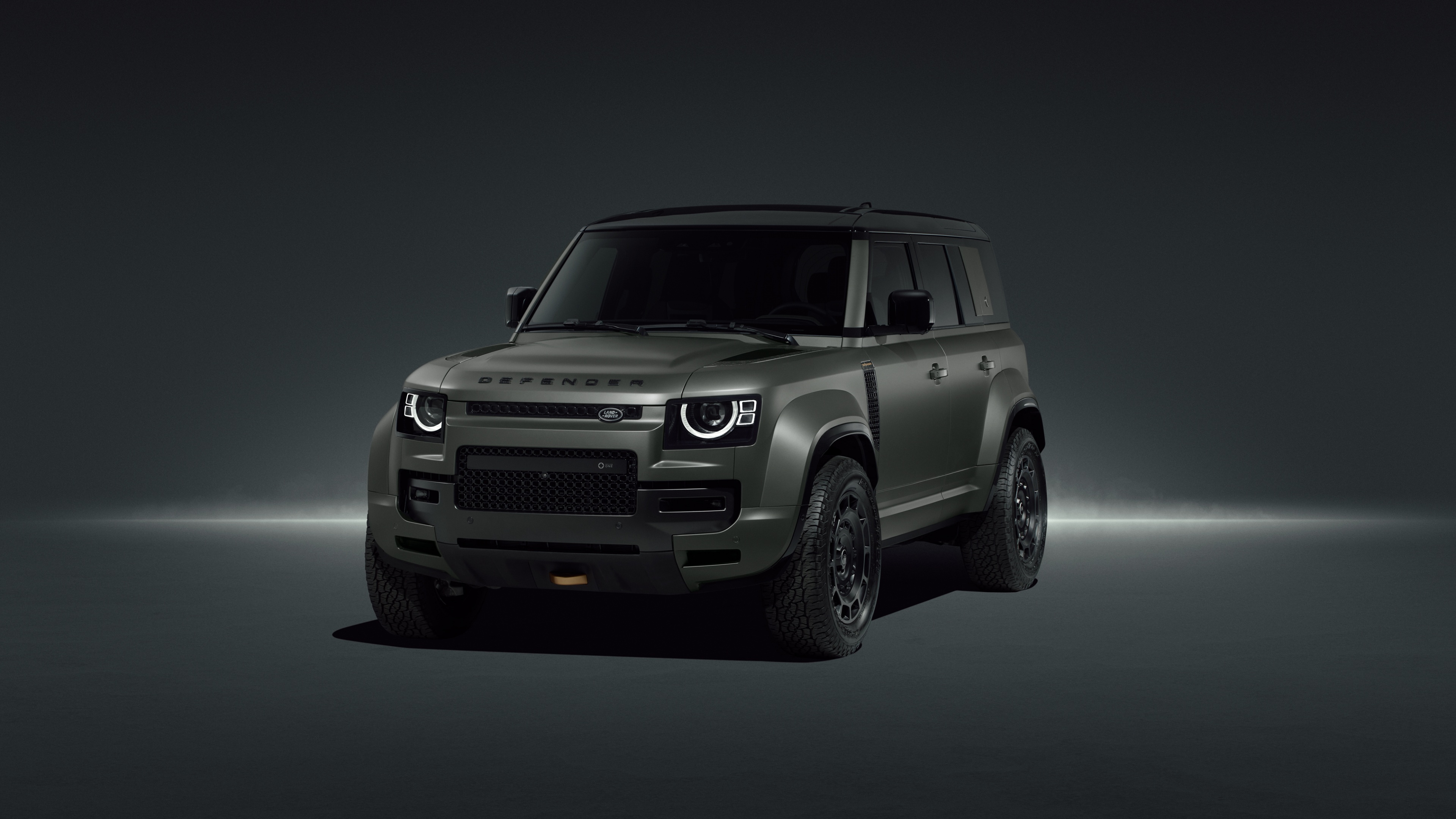 A high-resolution view of the 2024 Land Rover Defender Edition 1, highlighting its premium automotive design and rugged capabilities.