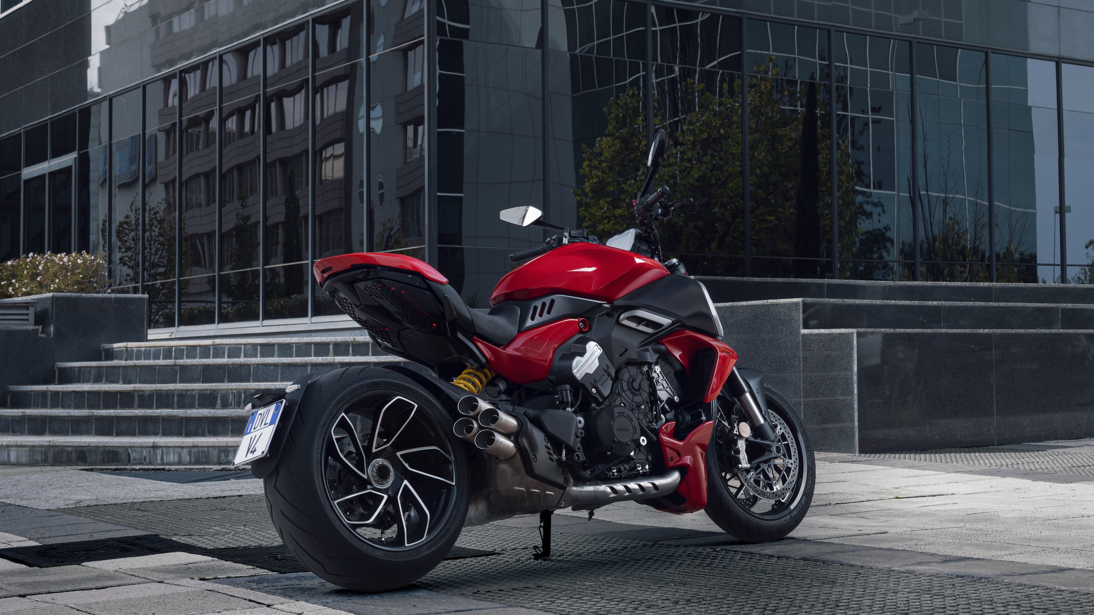 A high-resolution detailed shot of the 2023 Ducati Diavel V4 muscle cruiser motorcycle.