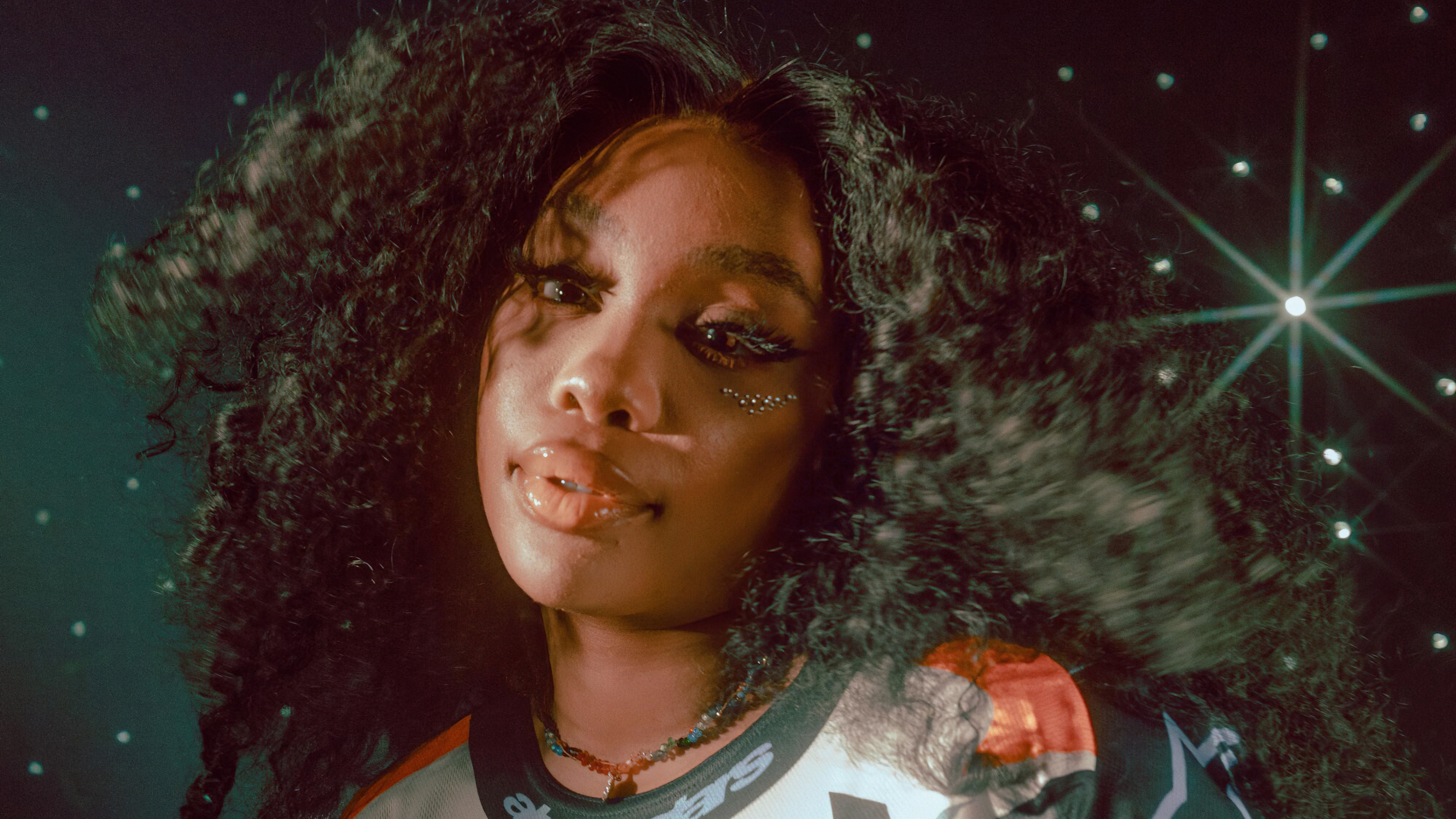 A high-definition 5K portrait of American singer SZA.