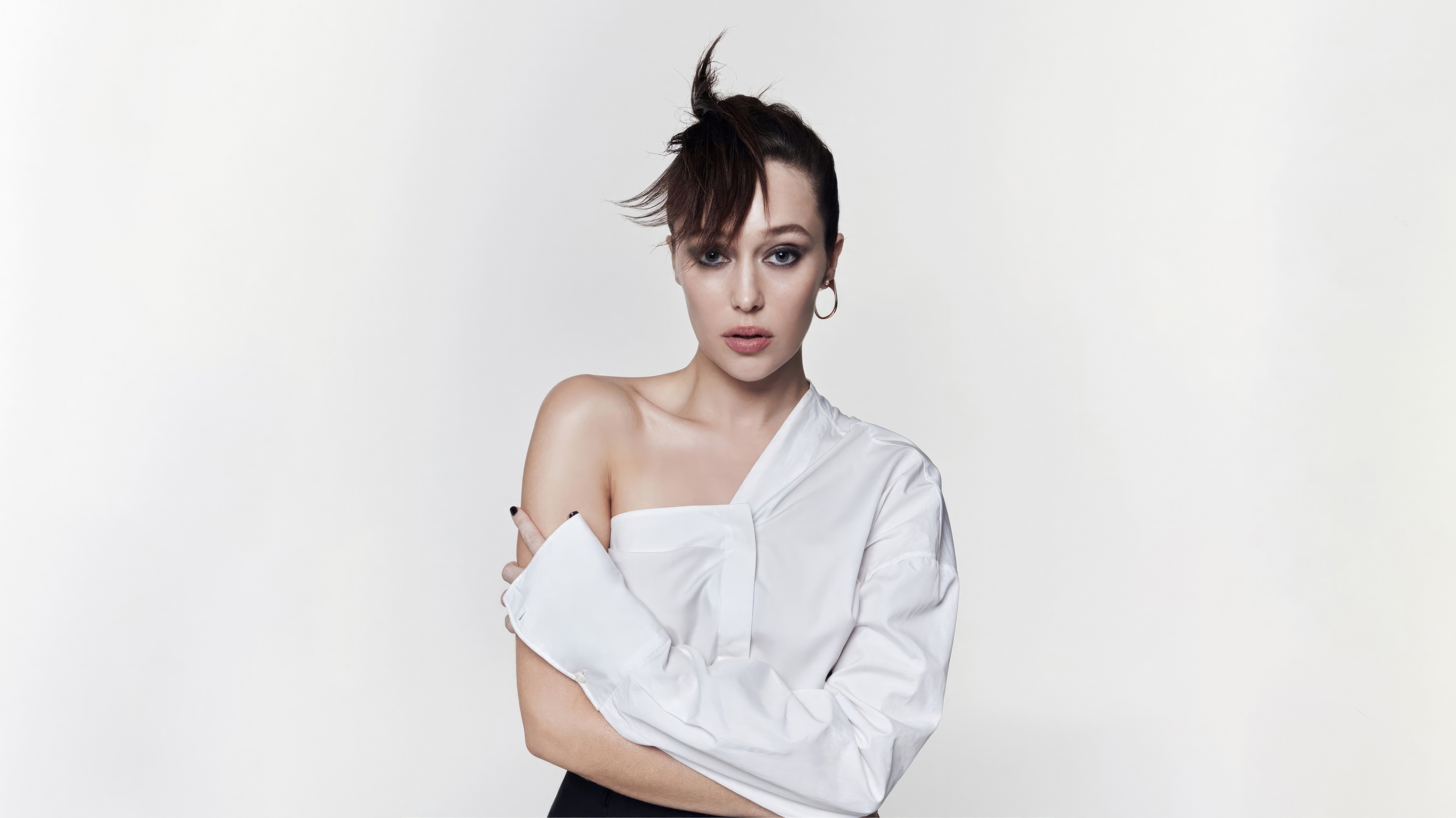 A high-definition 8K portrait of Australian actress Alycia Debnam-Carey against a white background.