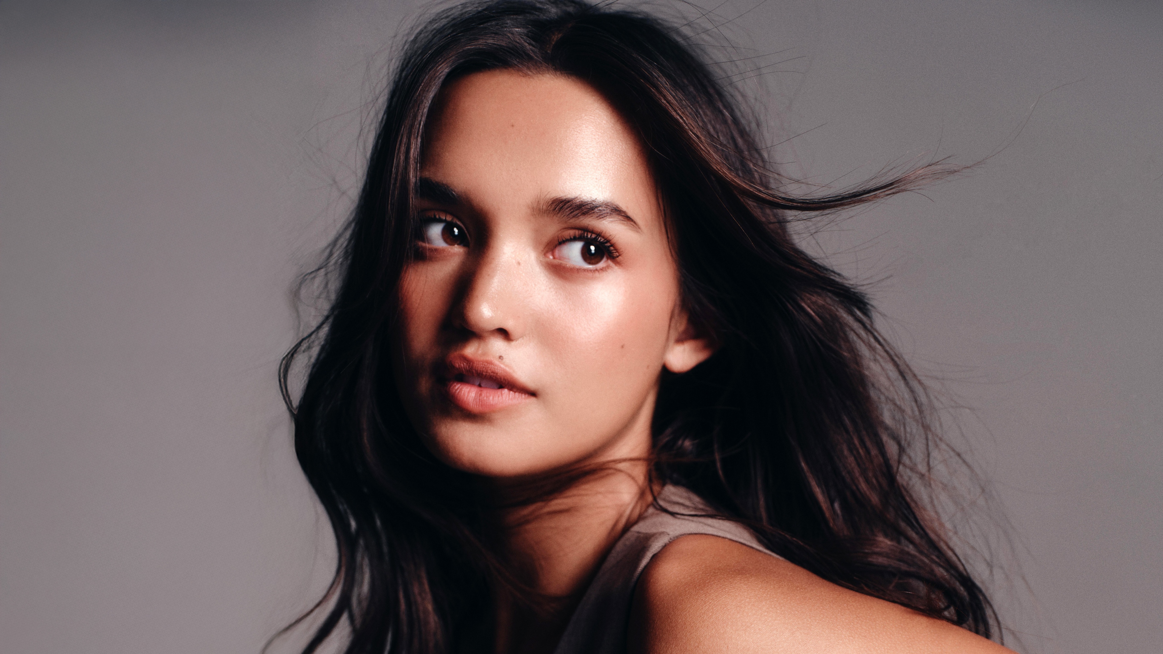 A detailed 5K close-up portrait of American actress Sophia Hammons.
