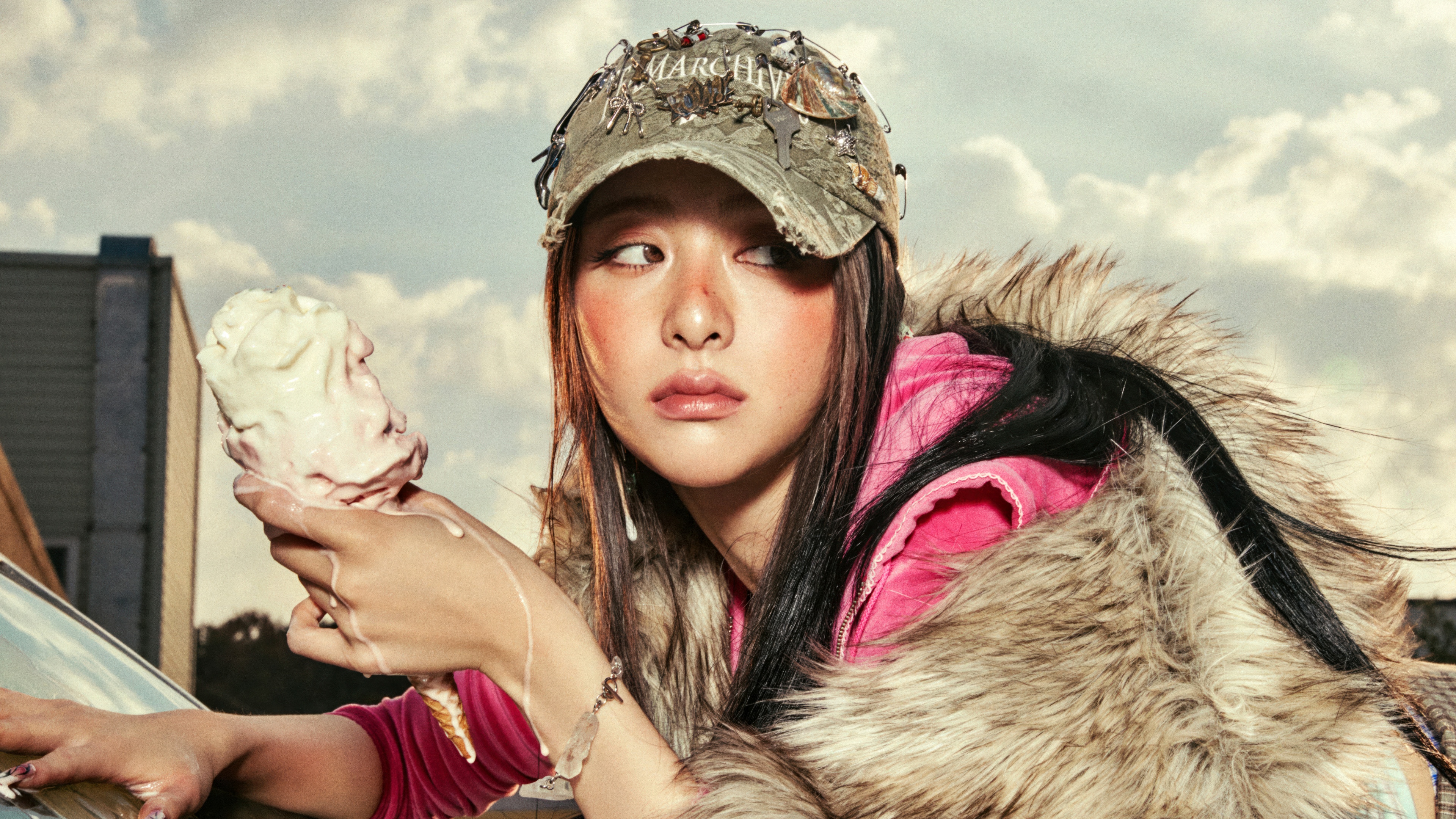 High-resolution 5K portrait of Huh Yunjin from the K-pop group Le Sserafim.