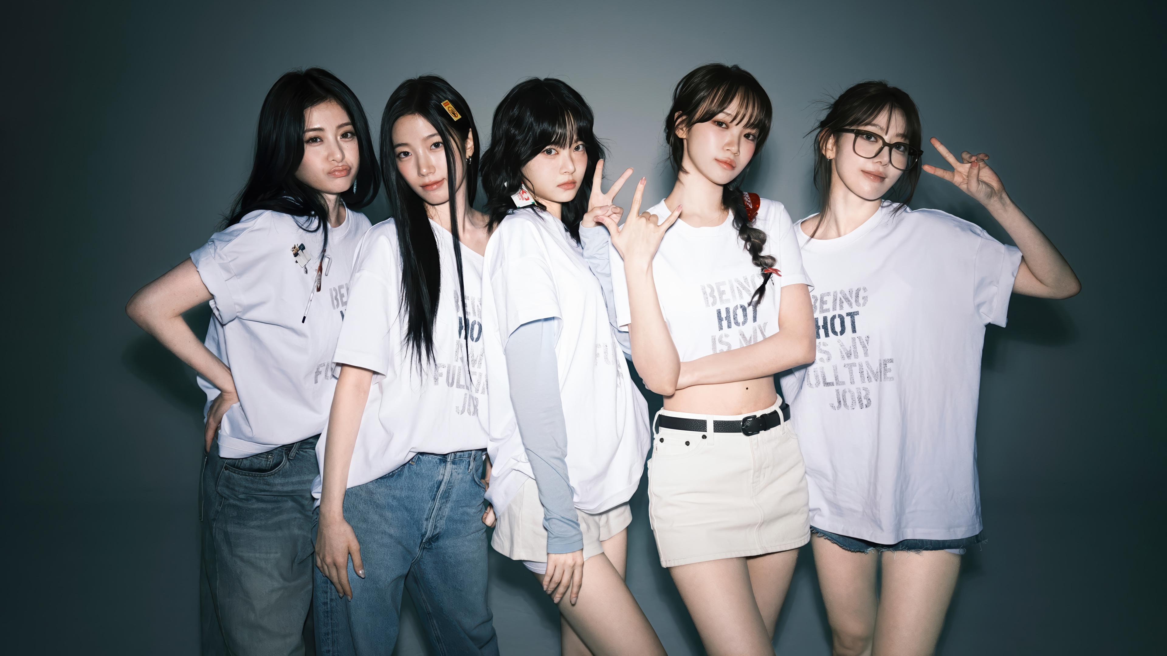 A high-fashion group portrait of Le Sserafim members Sakura Miyawaki, Kim Chaewon, Huh Yunjin, Hong Eunchae, and Kazuha.